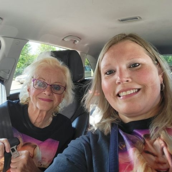 Meet your Posher, Shelly - Picture 1 of 1